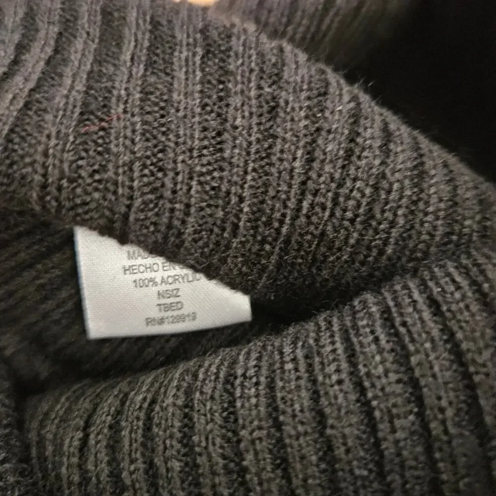 Levi's Beanie and Scarf Outdoor Black Gray Gift Set